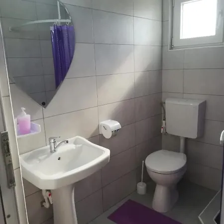 Casa Inna Inna Pensión *